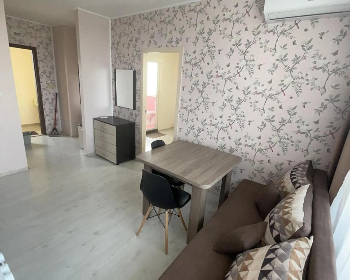 Apartments Danita & Restaurant&Pool Bar Varna 0*,